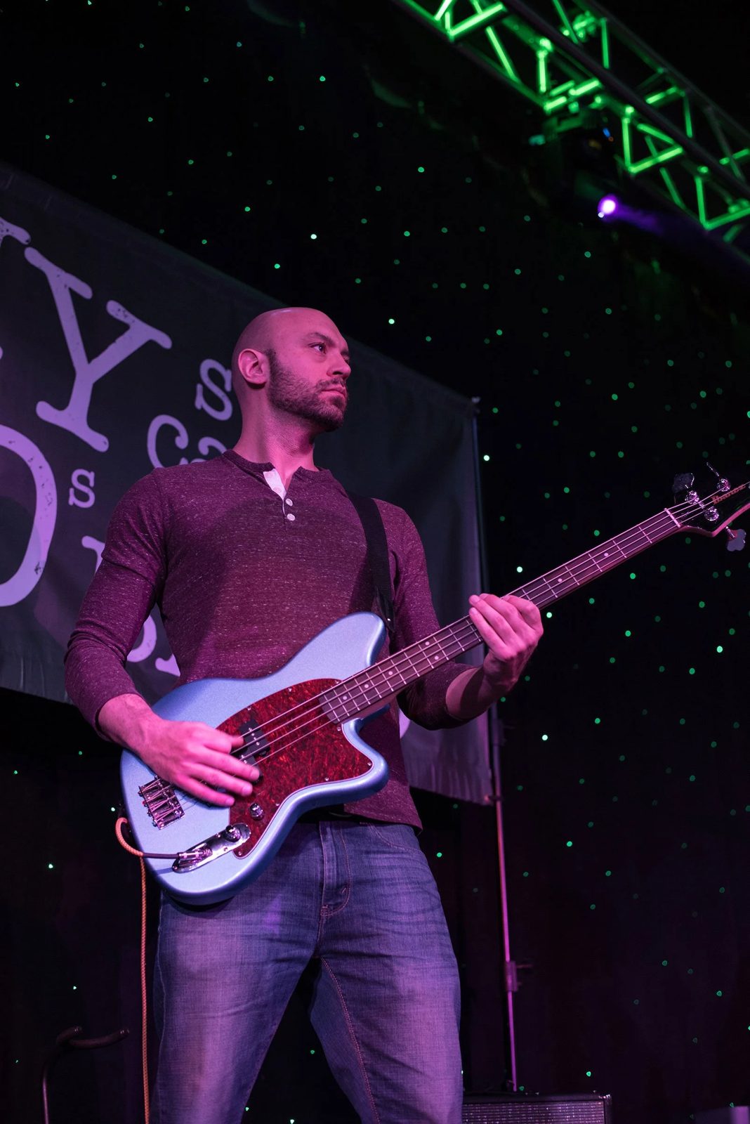 Bass guitar live